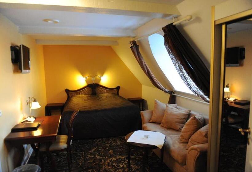 חדר סטנדרט לשלושה, Tyrstrup Kro