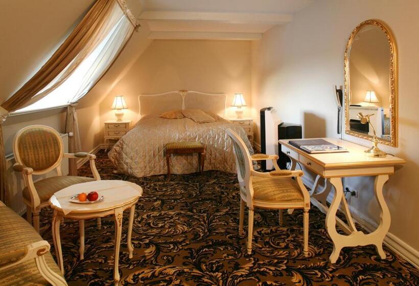 סוויטת ג'וניור עם מסג'ר מים, Tyrstrup Kro