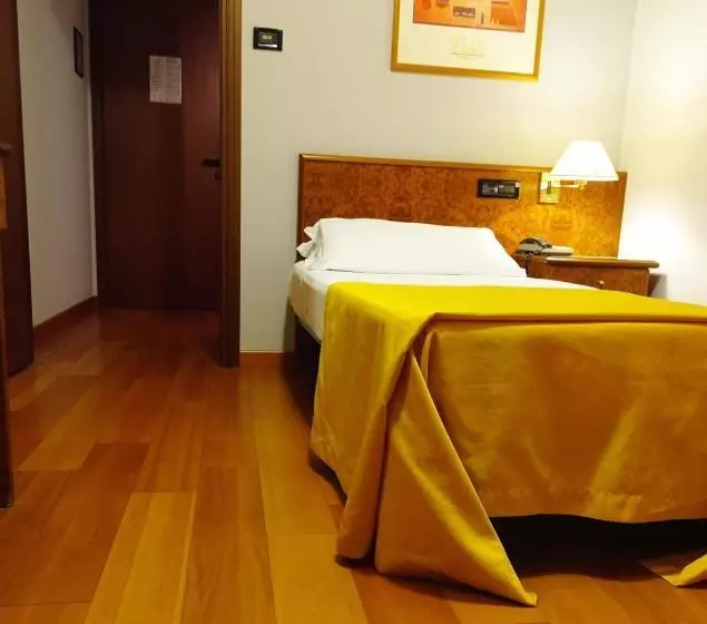 اتاق استاندارد یک نفره, Motel Europa