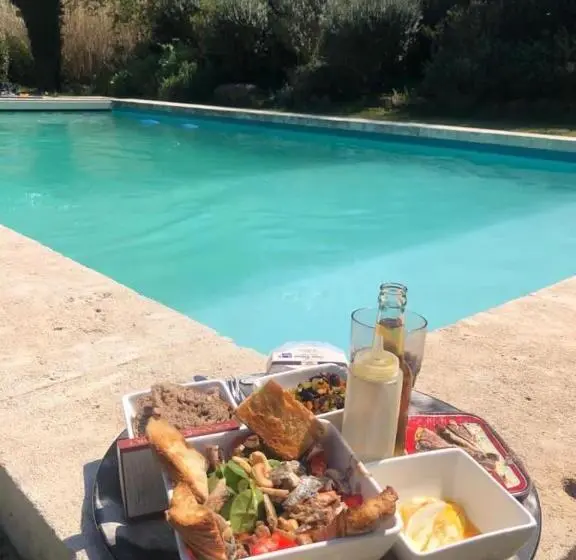 プールビュースタンダードルーム, Mas Des Alpilles