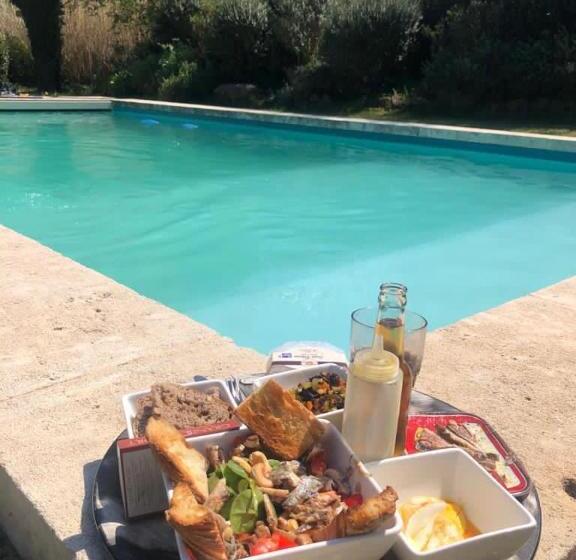 Standard room with outdoor bath, Mas Des Alpilles