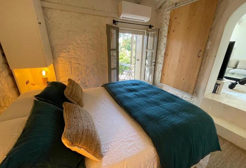 Standard room with outdoor bath, Mas Des Alpilles