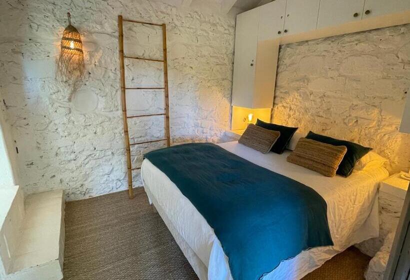 Standard room with outdoor bath, Mas Des Alpilles