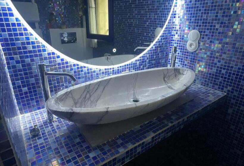 Standard room with outdoor bath, Mas Des Alpilles