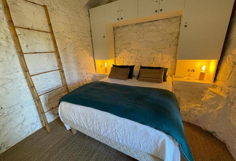 Standard room with outdoor bath, Mas Des Alpilles