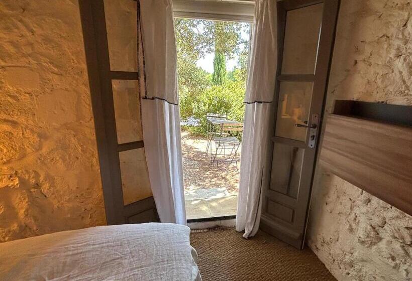 Standard room with outdoor bath, Mas Des Alpilles