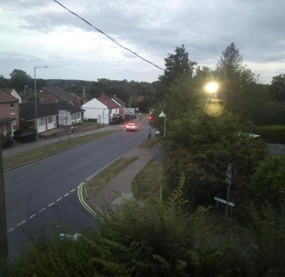 غرفة قياسية, The Corner House