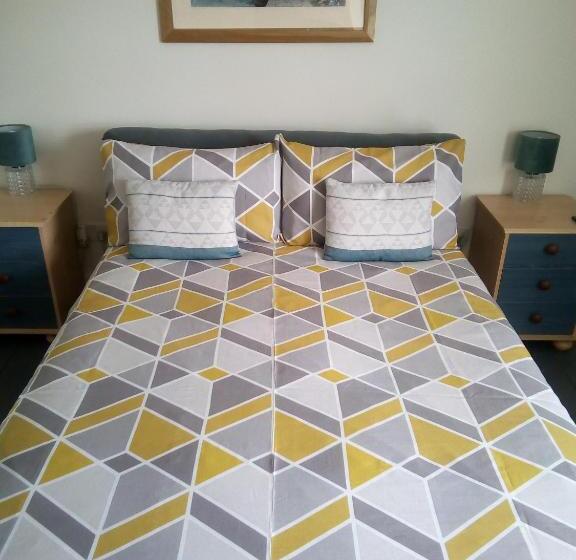 غرفة قياسية, The Corner House