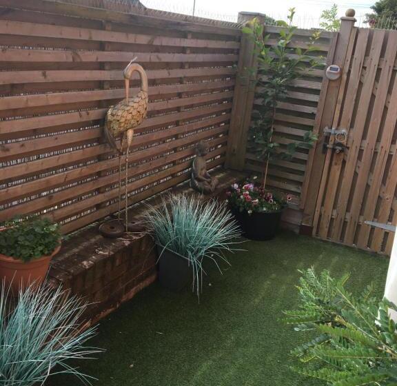 غرفة قياسية, The Corner House