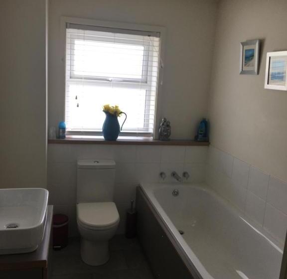 غرفة قياسية, The Corner House