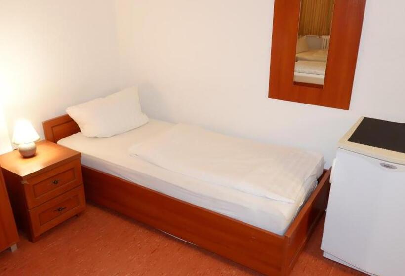 اتاق استاندارد چهار تخته, Hostel Am Kurtti