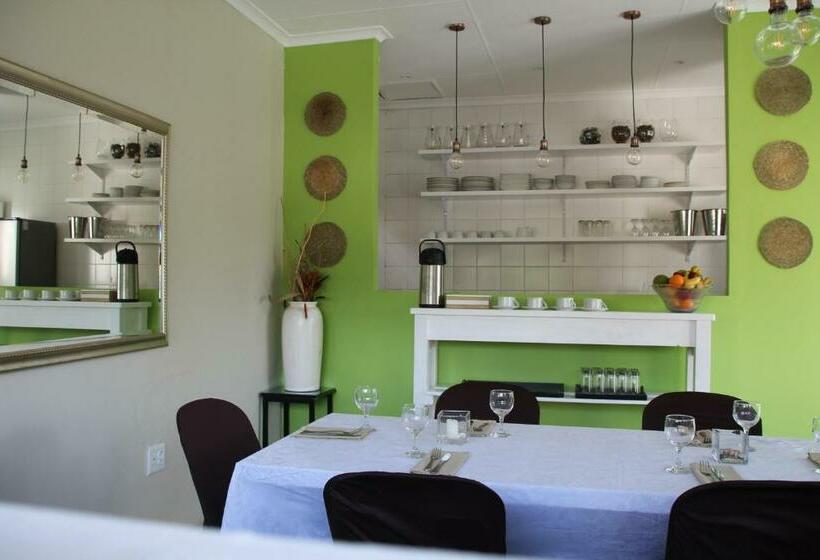 اتاق استاندارد با چشم‌انداز استخر, Kayamina Guesthouse