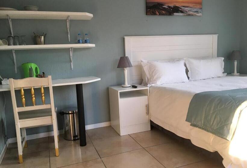 اتاق استاندارد با چشم‌انداز استخر, Kayamina Guesthouse