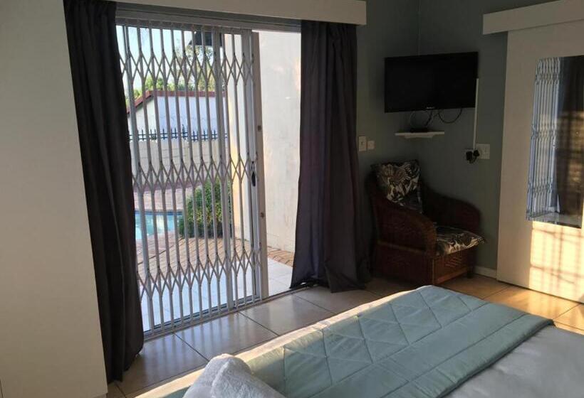 اتاق استاندارد با چشم‌انداز استخر, Kayamina Guesthouse