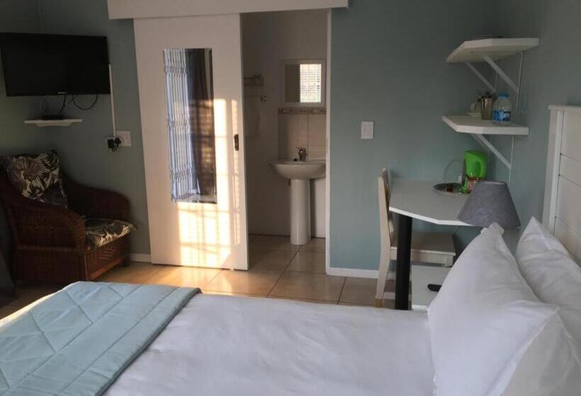 اتاق استاندارد با چشم‌انداز استخر, Kayamina Guesthouse