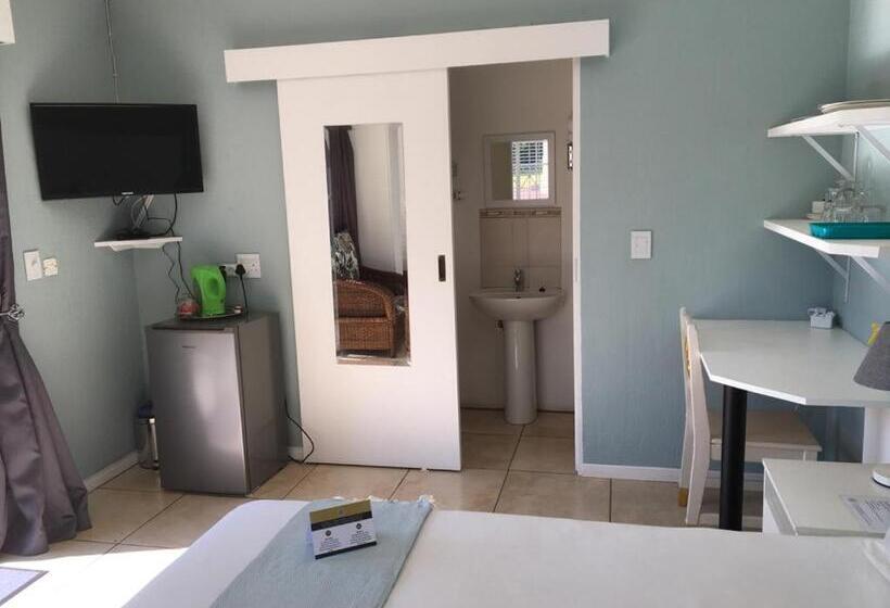 اتاق استاندارد با چشم‌انداز استخر, Kayamina Guesthouse