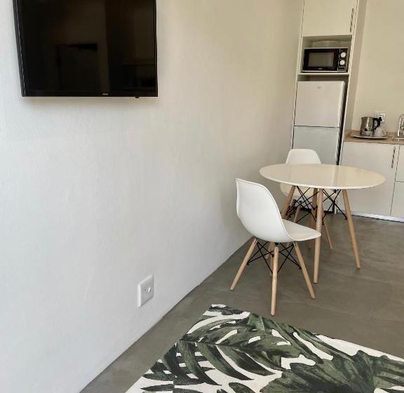 غرفة سوبيريور, The Door Rsa Fifty Four