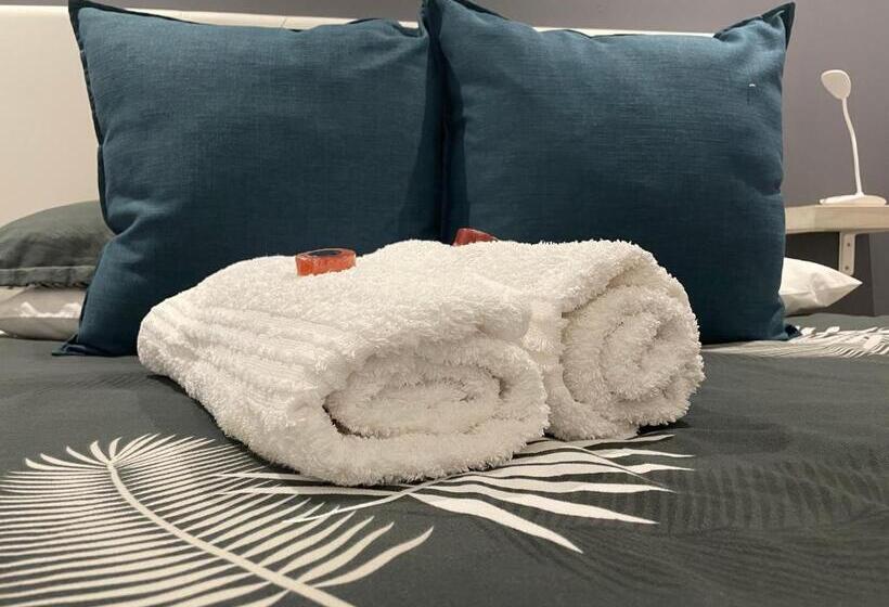 高级大房间, The Door Rsa Fifty Four