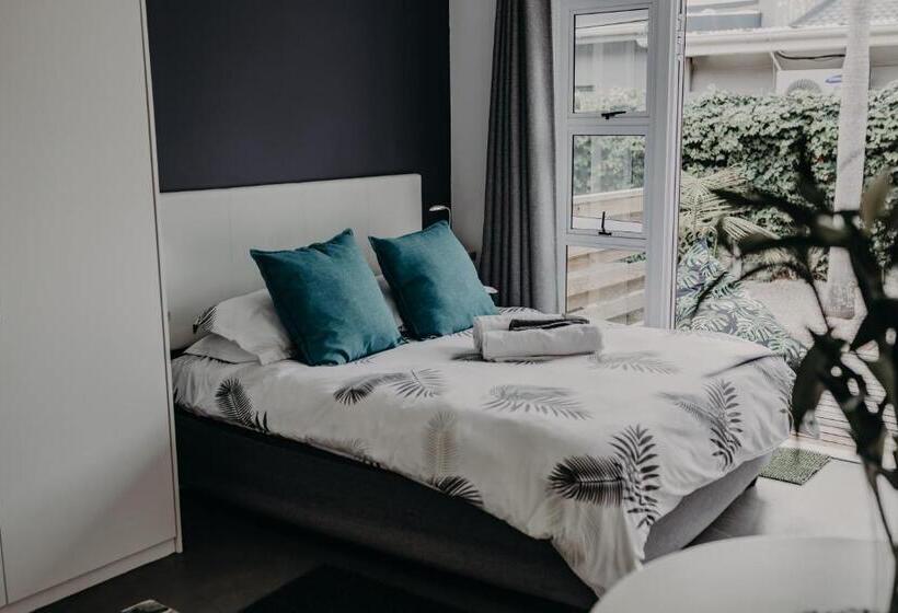 高级大房间, The Door Rsa Fifty Four