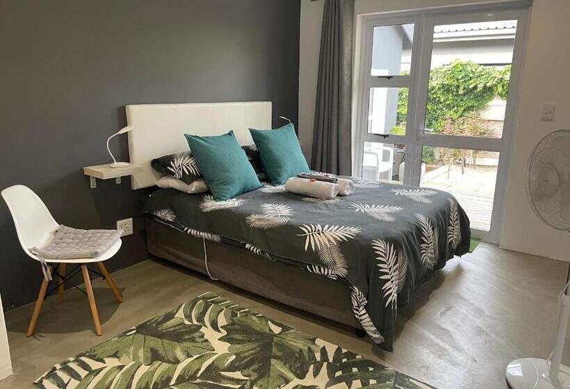 标准房带园景, The Door Rsa Fifty Four