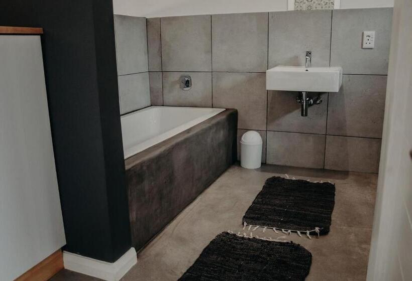استودیوی لوکس, The Door Rsa Fifty Four
