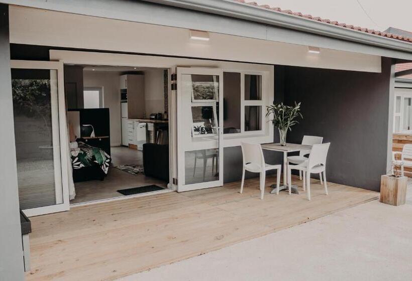 豪华工作室, The Door Rsa Fifty Four