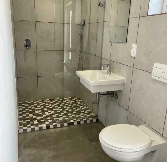 高级大房间, The Door Rsa Fifty Four