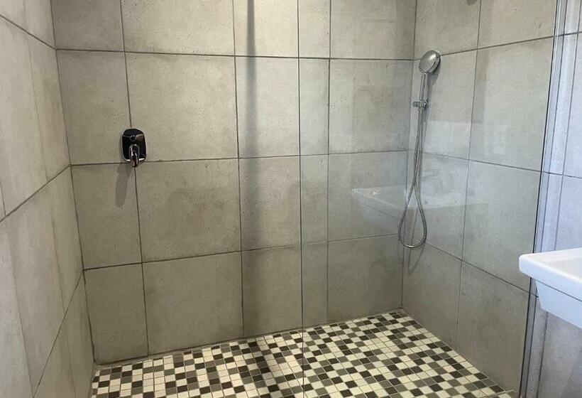 标准房带园景, The Door Rsa Fifty Four