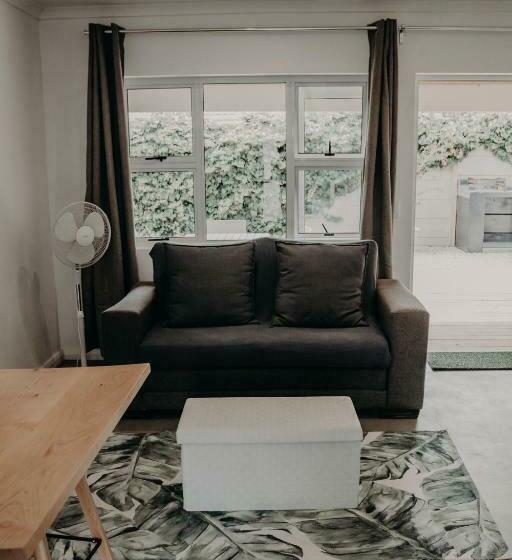 豪华工作室, The Door Rsa Fifty Four