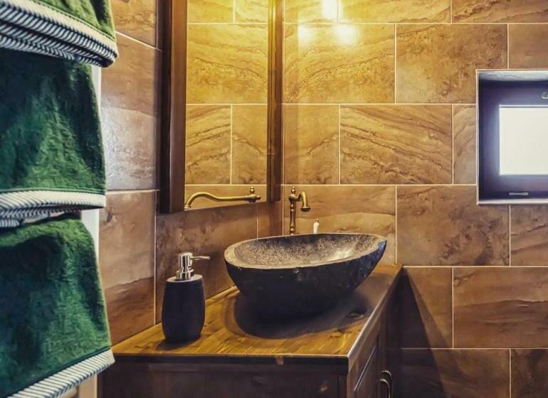 منزل غرفة نوم واحدة, Transilvania Mansion