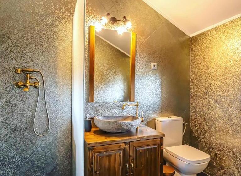 منزل غرفة نوم واحدة, Transilvania Mansion