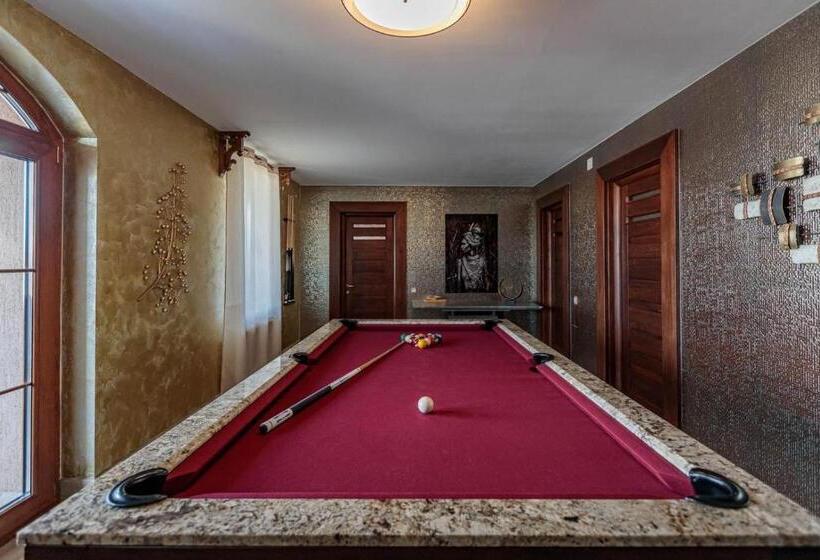 غرفة ديلوكس, Transilvania Mansion