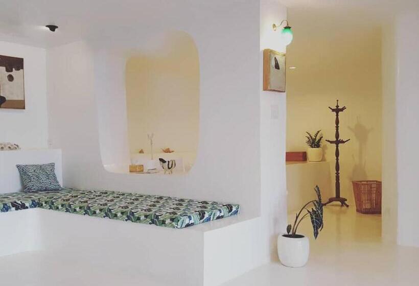 スタンダードバンガロー, Maliblues Bed & Art Gallery