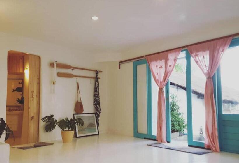 スタンダードバンガロー, Maliblues Bed & Art Gallery