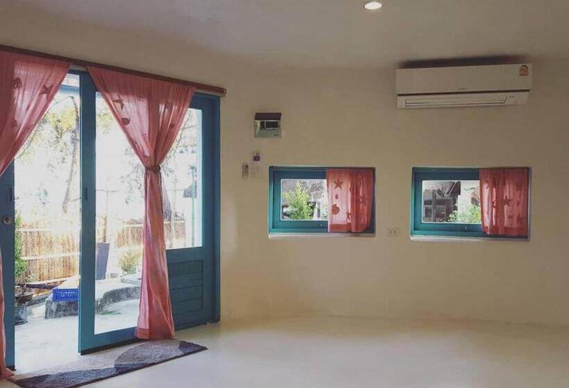 スタンダードバンガロー, Maliblues Bed & Art Gallery