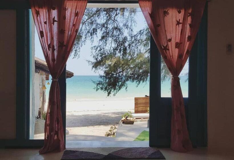 スタンダードバンガロー, Maliblues Bed & Art Gallery