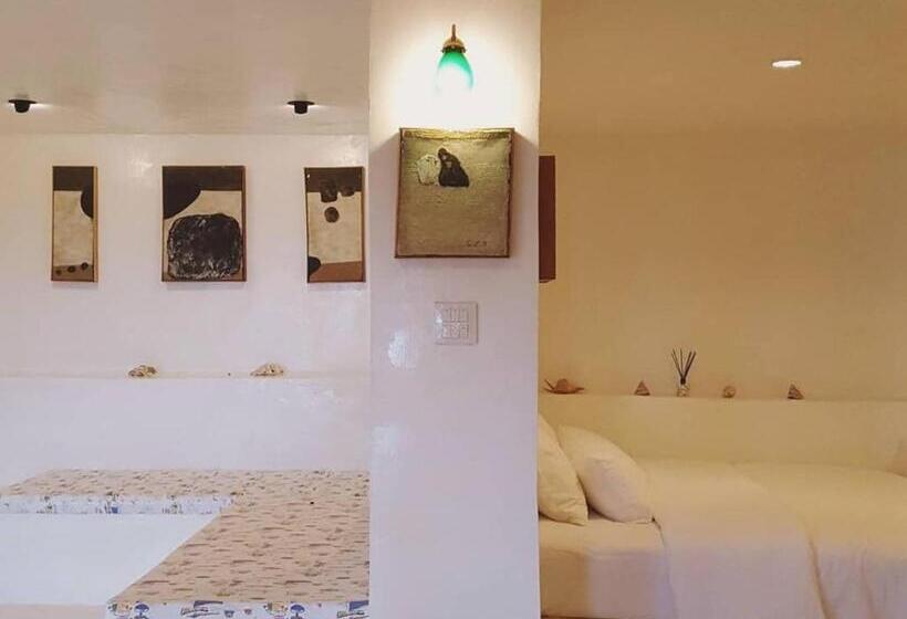 スタンダードバンガロー, Maliblues Bed & Art Gallery