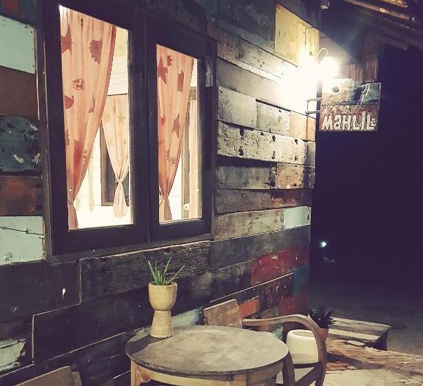 オーシャンビューのスタンダードバンガロー, Maliblues Bed & Art Gallery