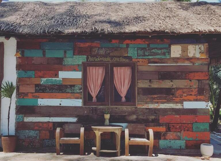 オーシャンビューのスタンダードバンガロー, Maliblues Bed & Art Gallery