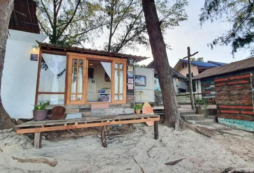 スタンダードルーム, Maliblues Bed & Art Gallery