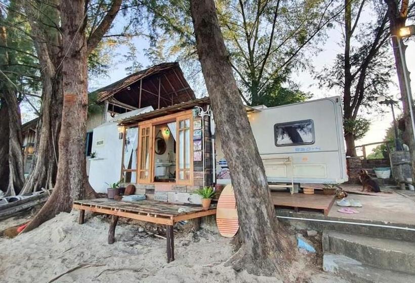 スタンダードルーム, Maliblues Bed & Art Gallery