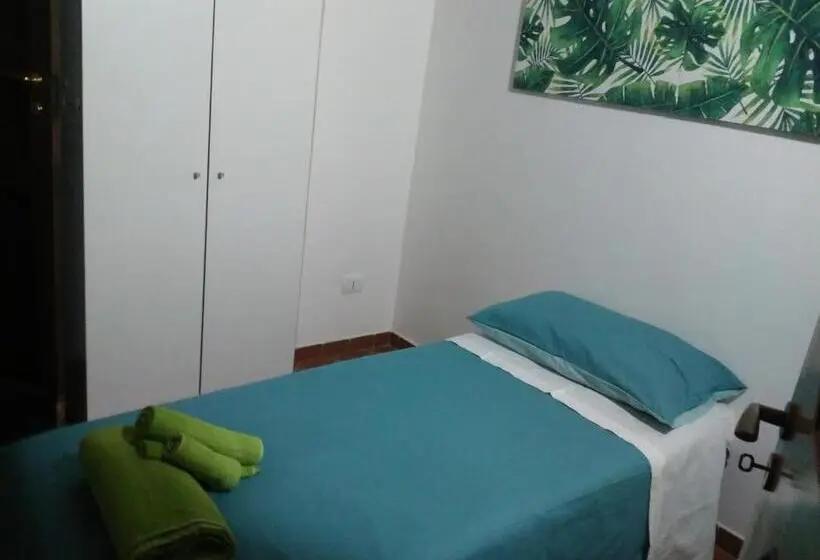 スタンダードルーム, B&b Piazza San Benedetto