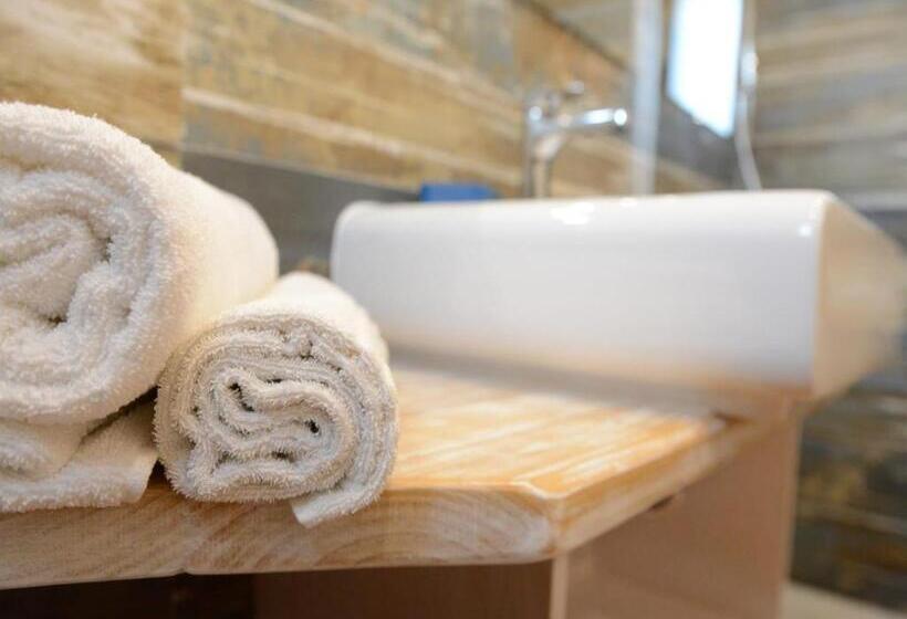 Номер Стандарт с Балконом, B&b La Roccia Dell Elefante