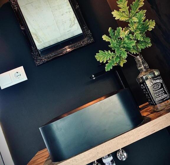 ハイドロマッサージバス付きスイート, Glass Cube