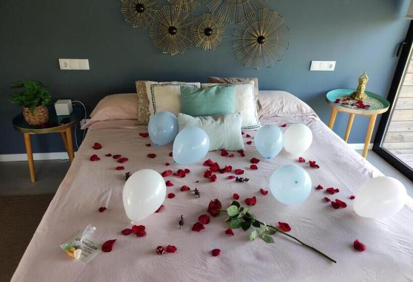 ハイドロマッサージバス付きスイート, Glass Cube