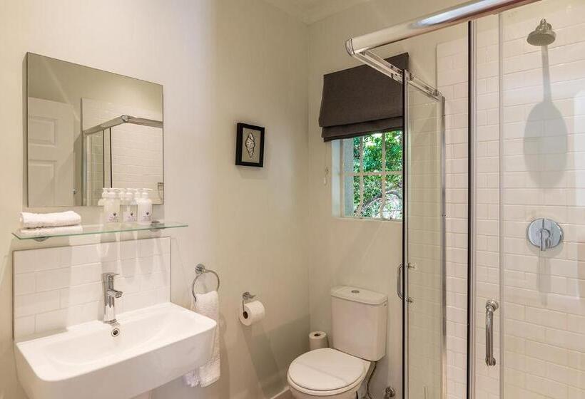 스탠다드 스튜디오, Oak Manor