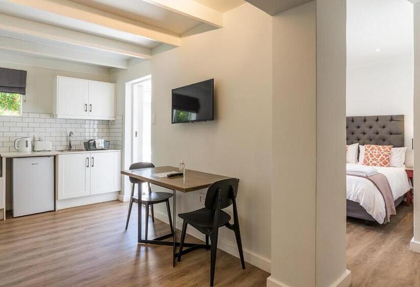 스탠다드 스튜디오, Oak Manor