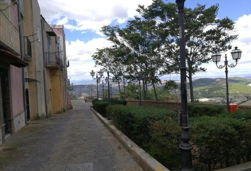 غرفة قياسية رباعية, B&b Planet