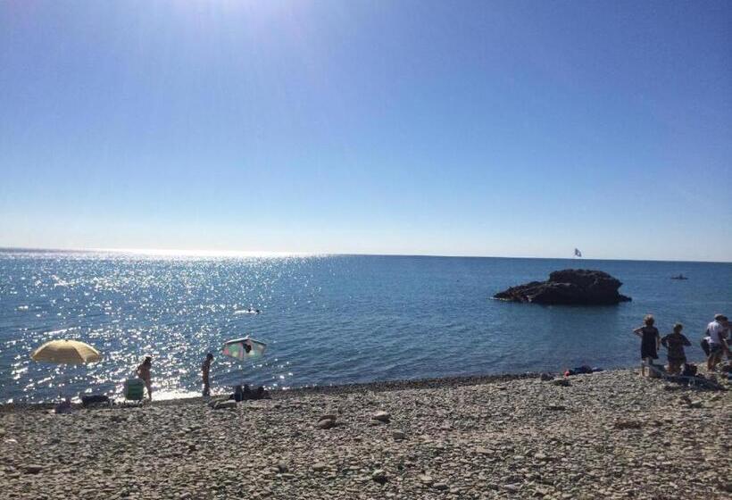 חדר סטנדרט לארבעה, B&b Planet