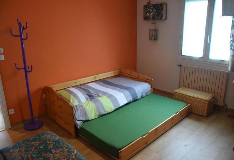 חדר משפחתי, Au Gué Du Bois